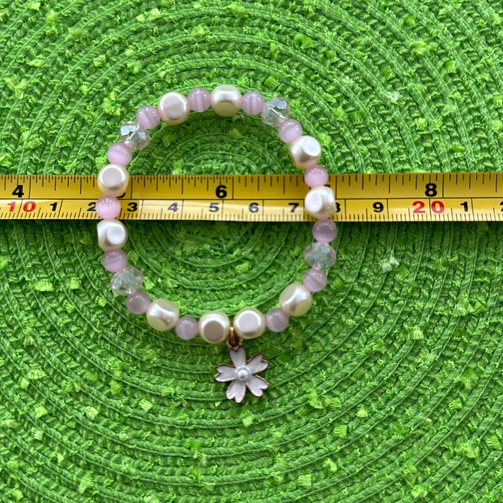 Elegant Pearl and Pink Beaded Bracelet with Gold Charm - Picture 2 of 2
